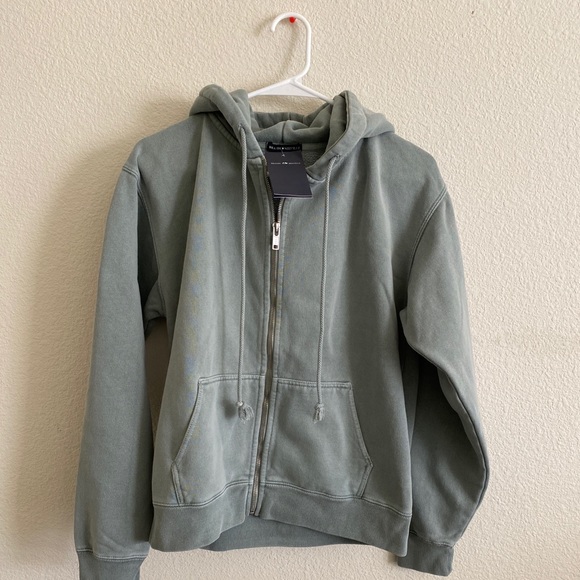 sage green christy moletom com capuz